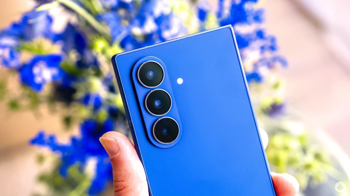 Galaxy Z Trifold Pixelarab