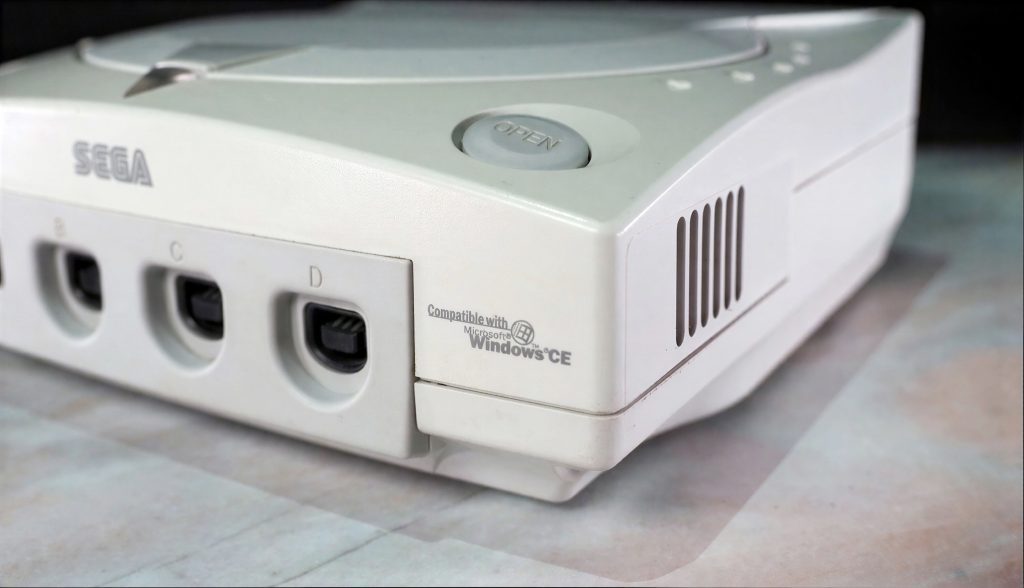 مشروع تقني جديد يهدف إلى إعادة بناء بيئة تشغيل Windows CE على جهاز Sega Dreamcast دون الاعتماد على مكتبات Microsoft الأصلية، ما قد يسمح بتشغيل ألعاب وتطبيقات Windows CE بعد أكثر من 25 عامًا من إصدار الجهاز.